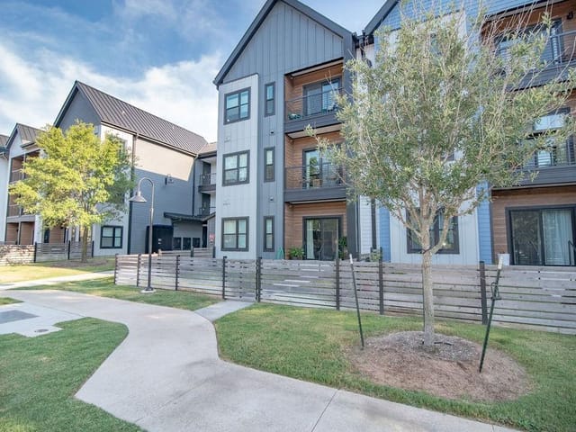 3101 GOVALLE Ave Unit #207