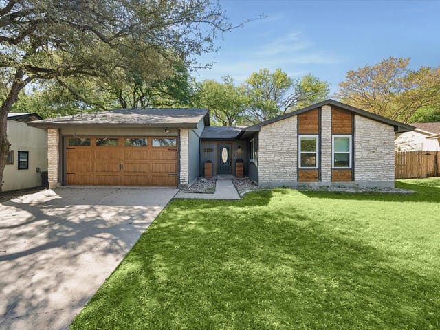 3103 Canter LN