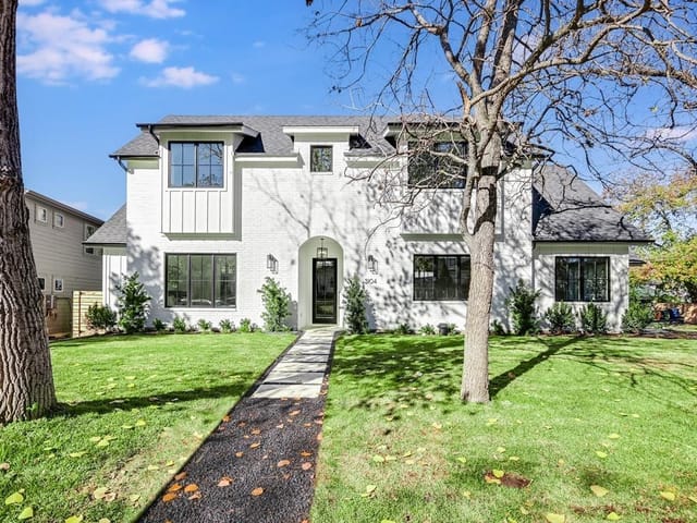 3104 Oakmont Blvd