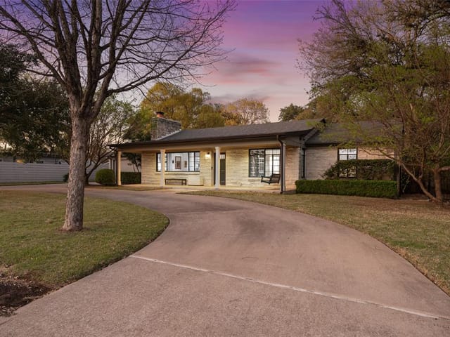 3104 Perry Ln