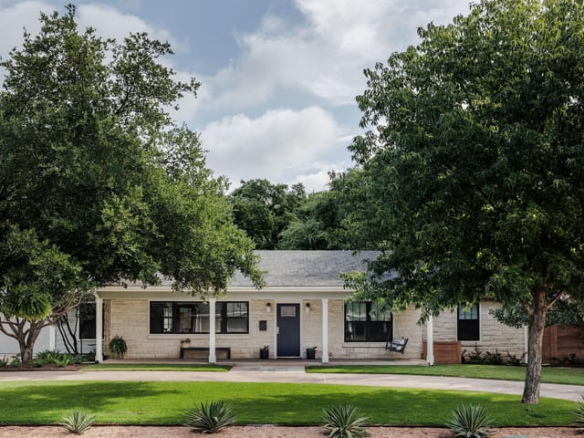 3104 Perry Ln