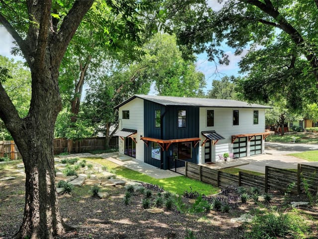 3104 Santa Monica Dr