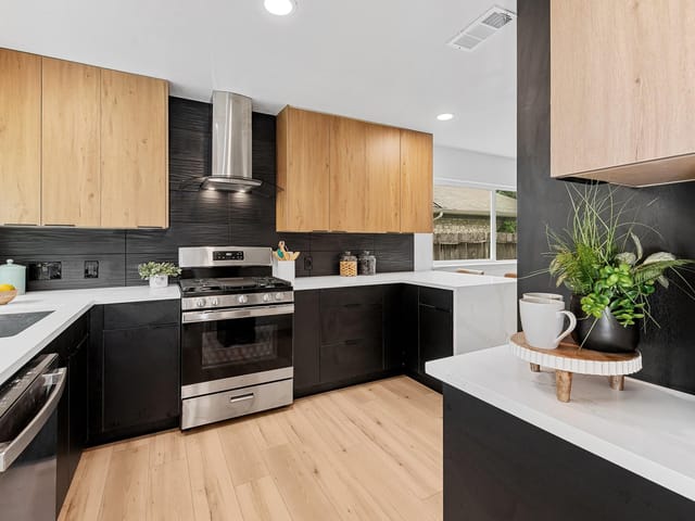 3105 Foster Ln