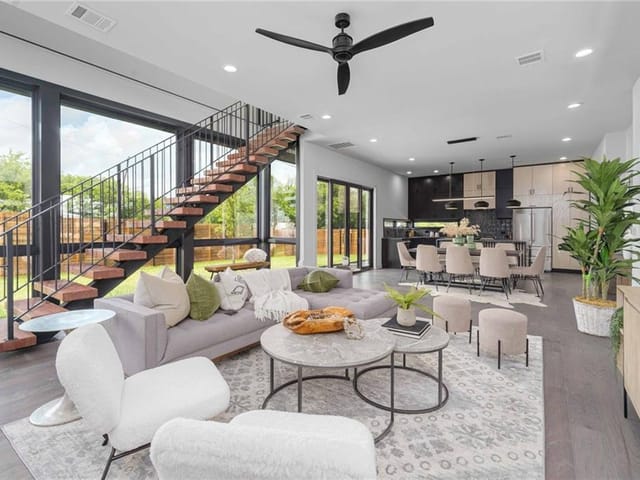 3105 Locke LN