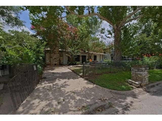 3105 Ray Wood Dr