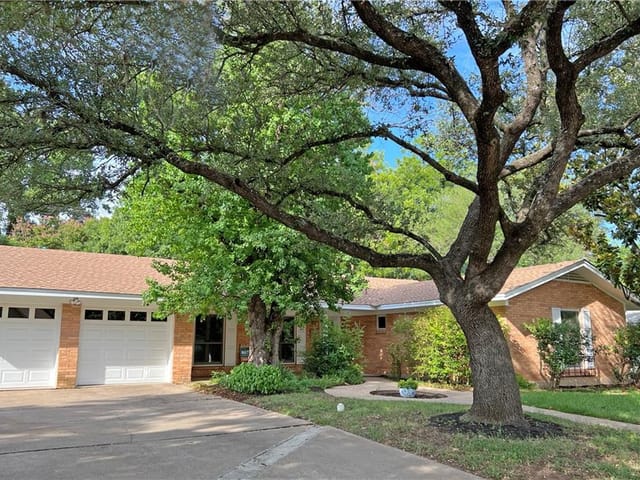 3106 Yellowpine Ter