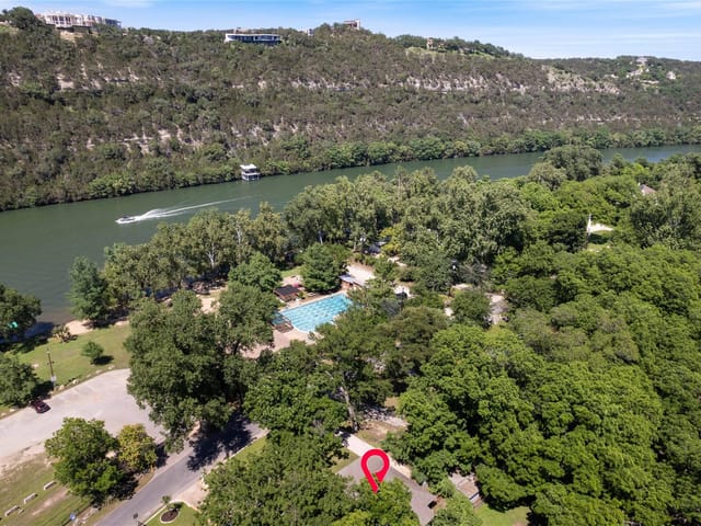 3107 Edgewater DR