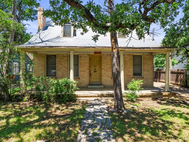 3108 Robinson Ave