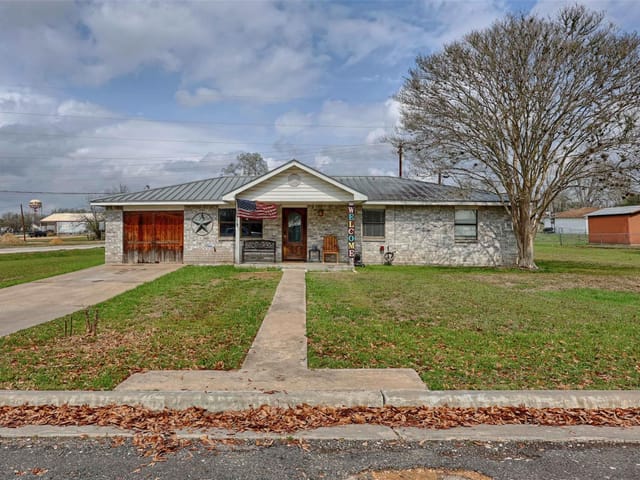 311 Klesel St