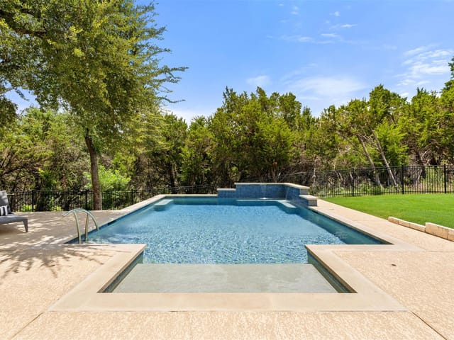 311 Lodestone LN