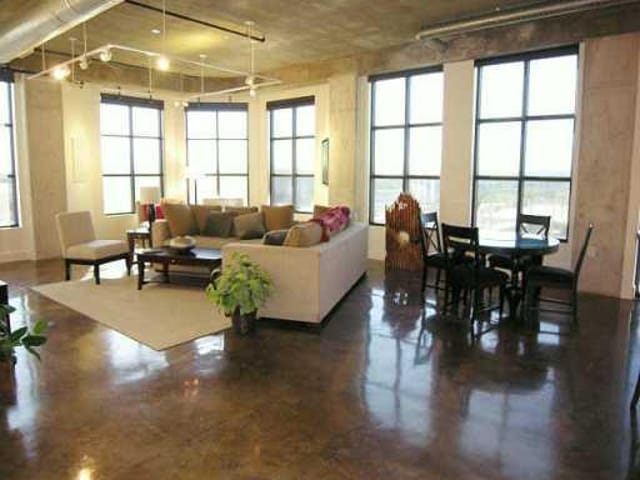 311 W 5th ST Unit #1002