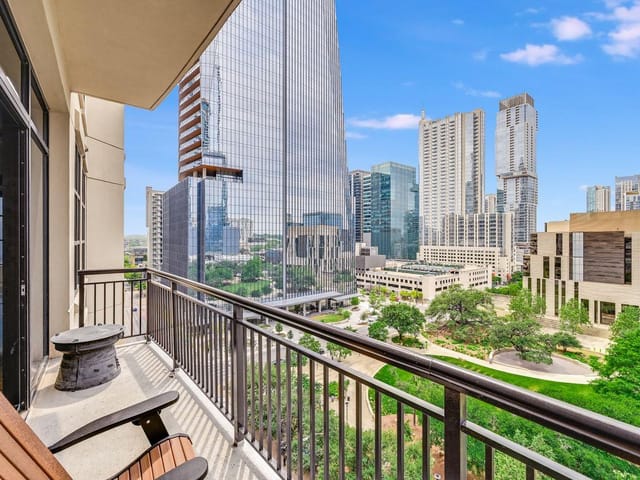311 W 5th St Unit #1002