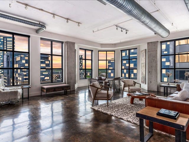 311 W 5th ST Unit #1005