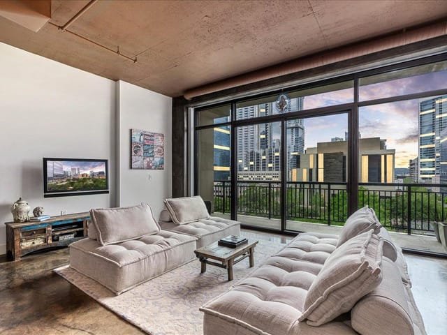 311 W 5TH St Unit #703