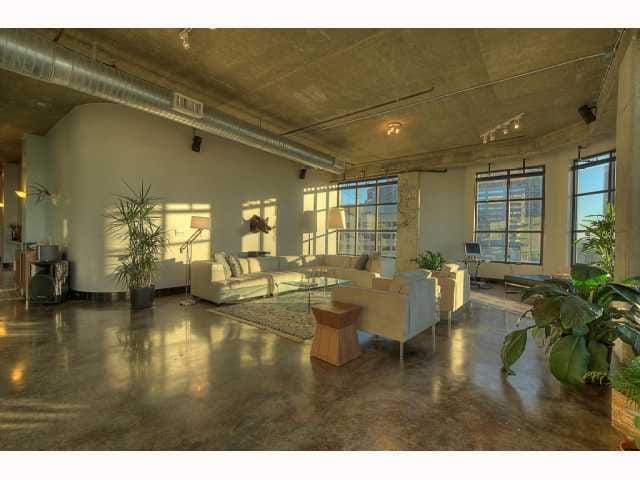 311 W 5th St Unit #802