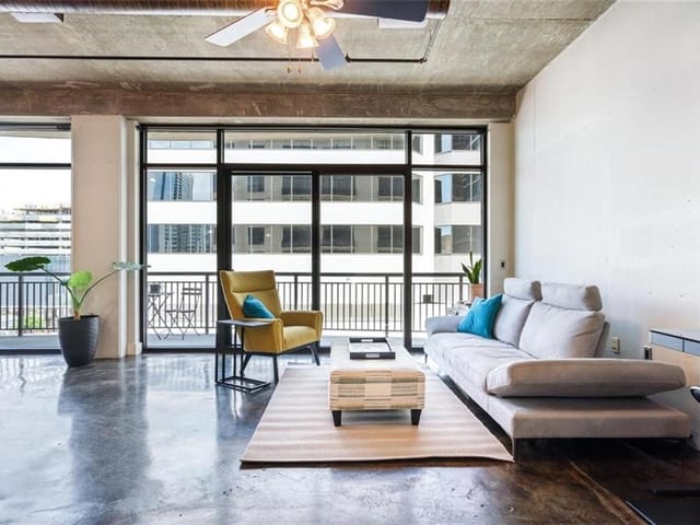 311 W 5th St Unit #806