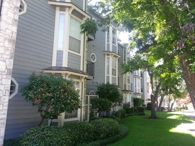 3111 Tom Green St Unit #302