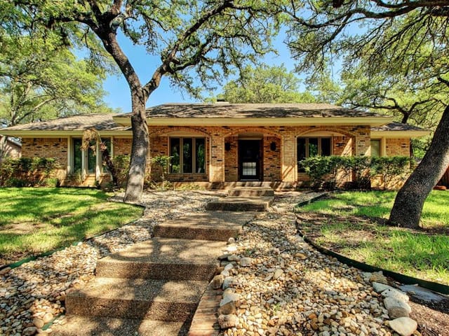 3112 Eanes Cir