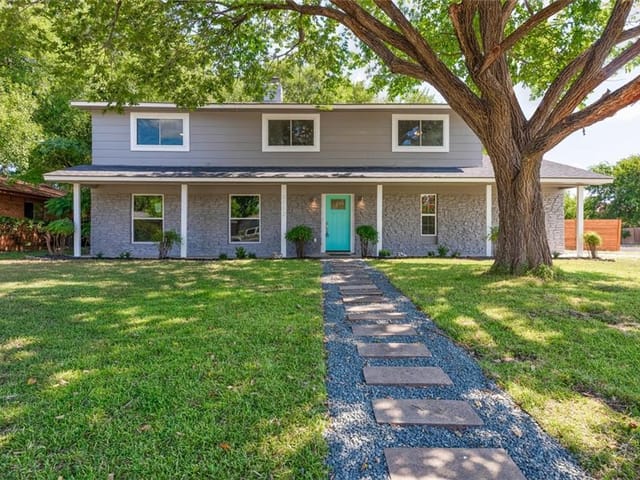 3112 Val Dr