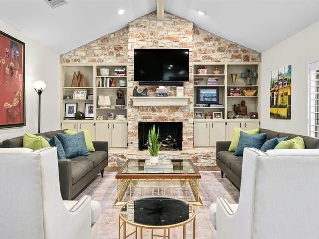 3117 Thousand Oaks Dr
