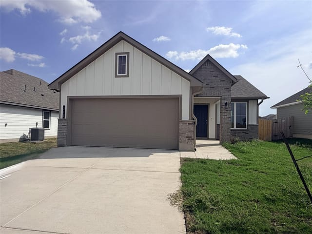 312 Boatright BLVD