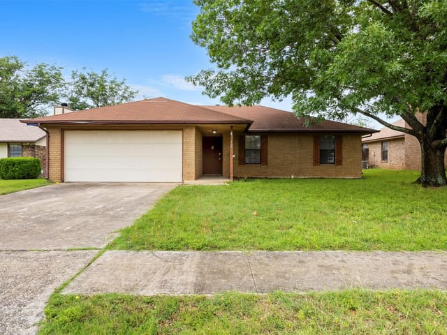 312 Saddle DR
