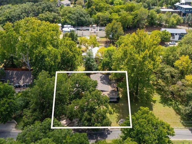 3121 Edgewater Dr