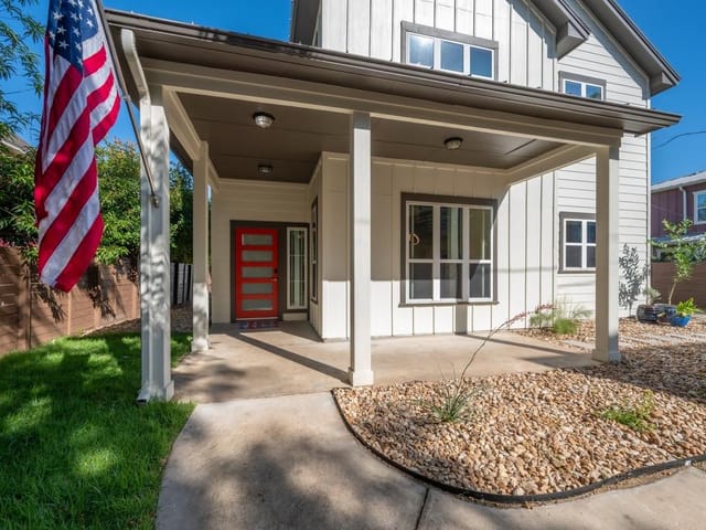 3129 Govalle Ave - front exterior - Luxury home in Villa Govalle, Austin, TX