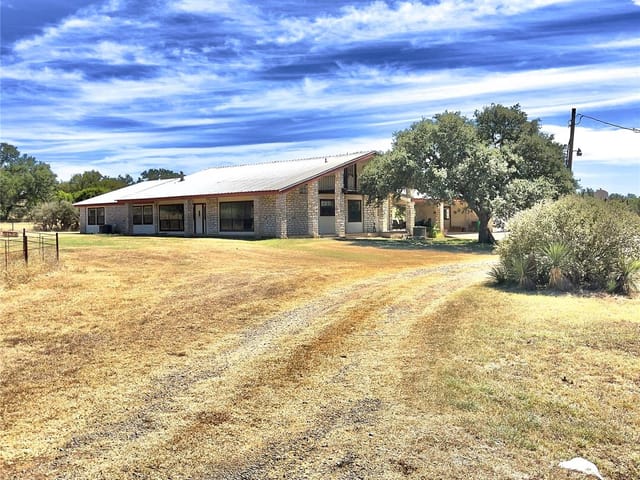 313 Rawhide Rd