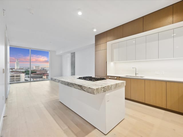 313 W 17th St Unit #1403