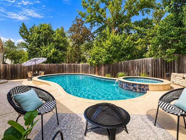 3135 Burks LN