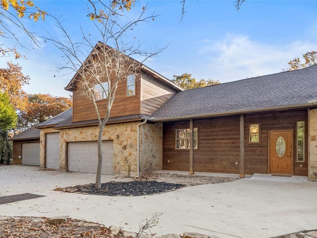 315 Arbors Cir