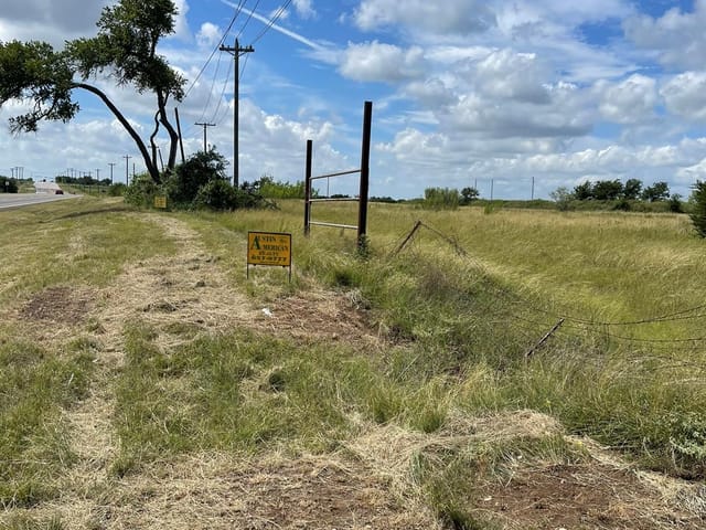 316 HWY US 183 NORTH