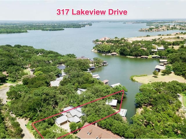 317 Lakeview DR