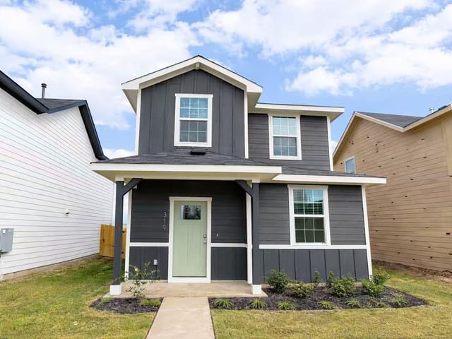 319  El Seibo Ln
