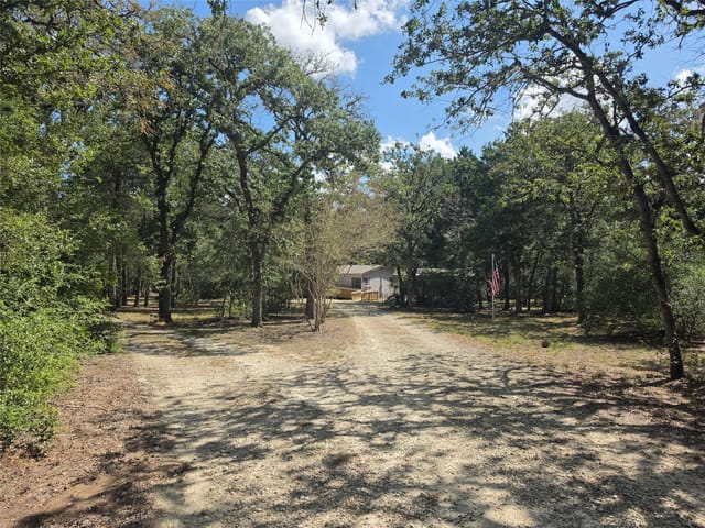 319 Green Oaks DR