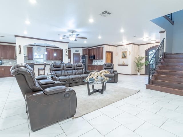319 Lonesome Dove DR