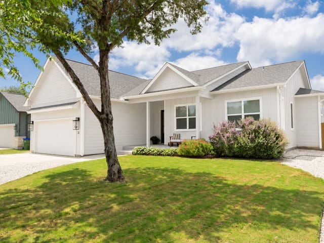 32 Acacia DR