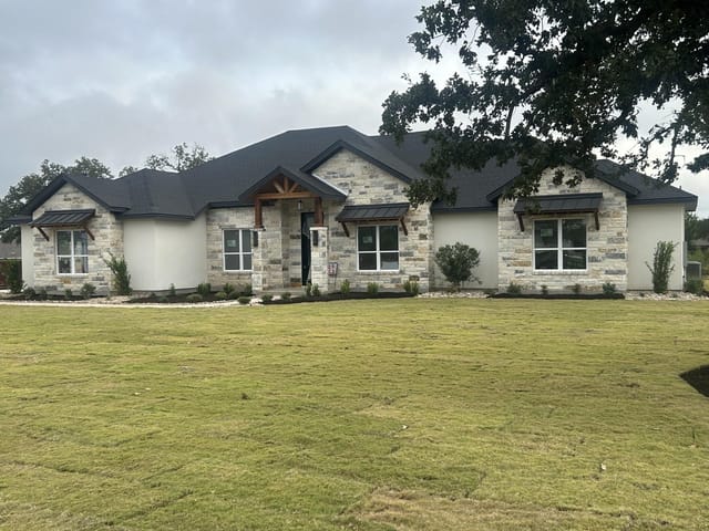320 Lazy Creek DR