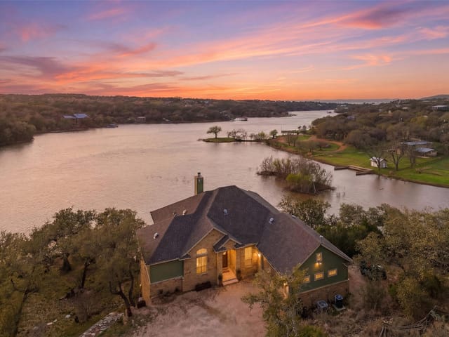 320 Park Ln