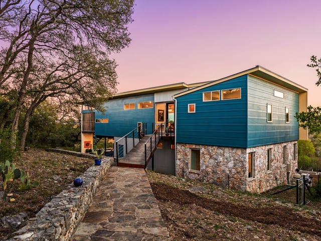 320 Rancho Encino Dr