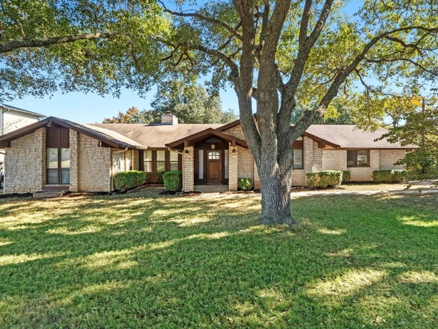 320 Shrike Dr