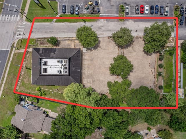 320 W William Cannon DR
