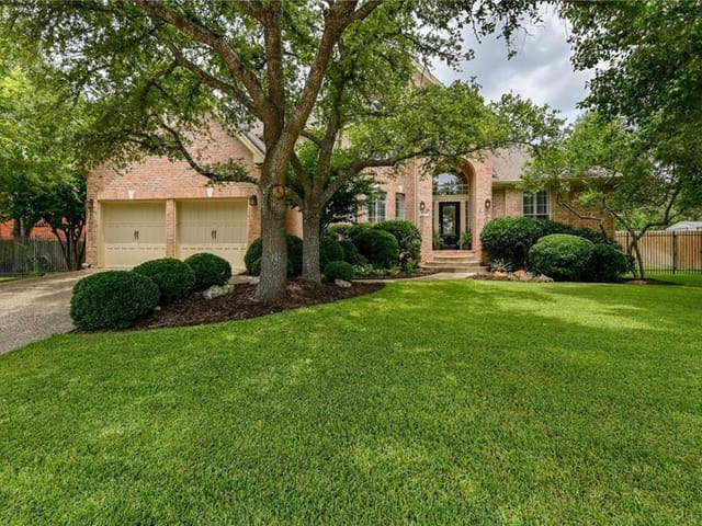 3200 Barton Point CIR