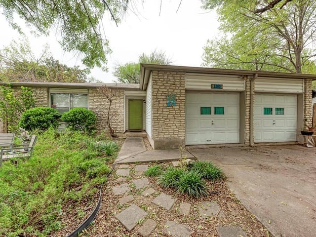 3200 Centralia Cv