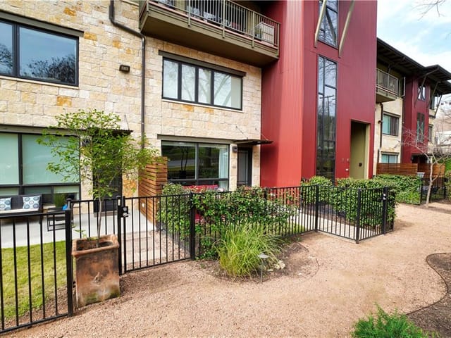 3200 Grandview St Unit #7