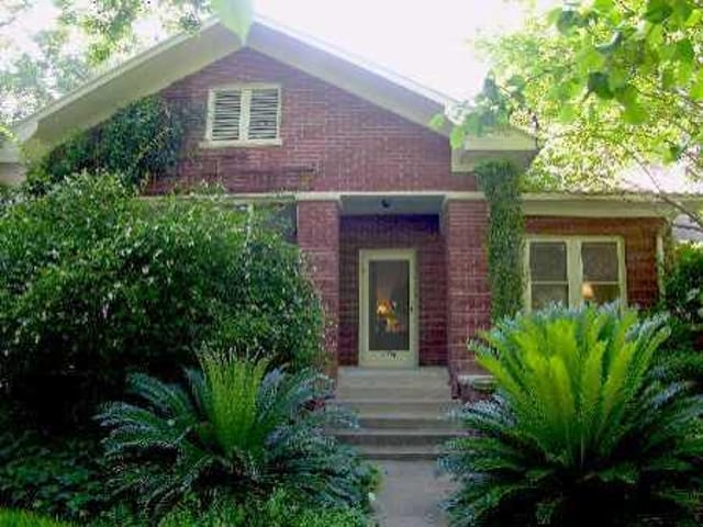 3200 Hemphill PARK