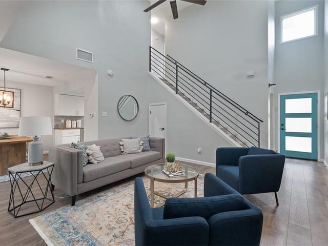 3200 Leaf Ln