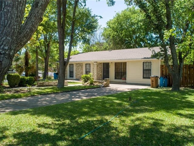 3200 Locke LN