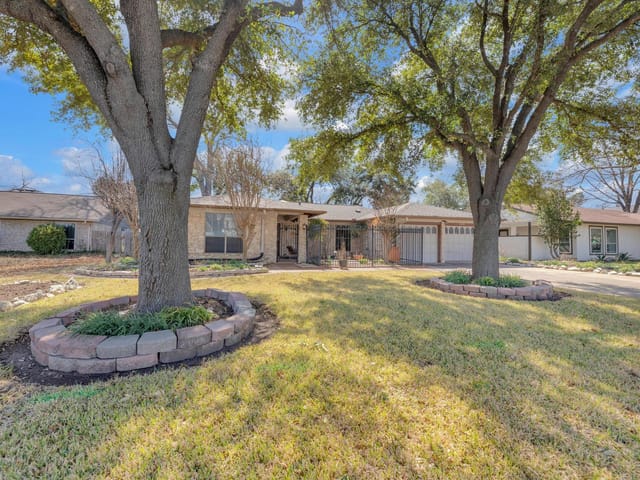 3201 Foster Ln